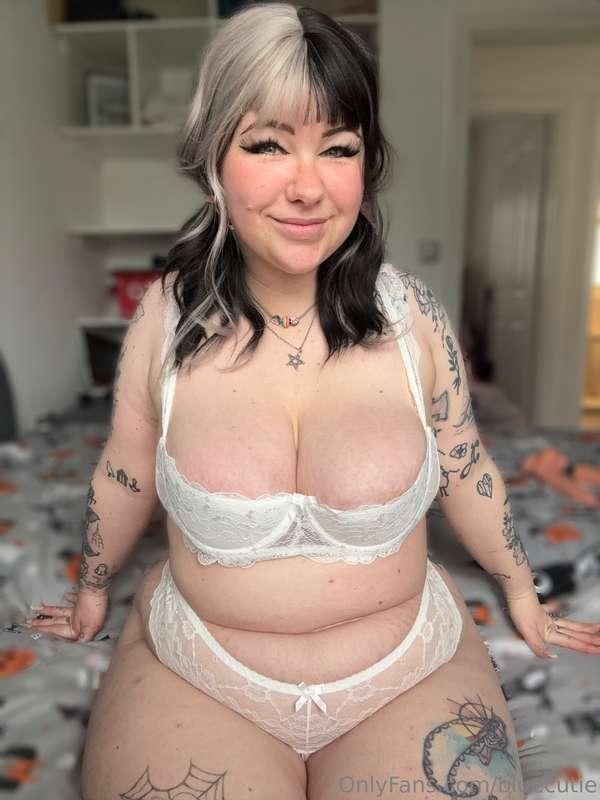 Hi cuties did you miss me 🖤