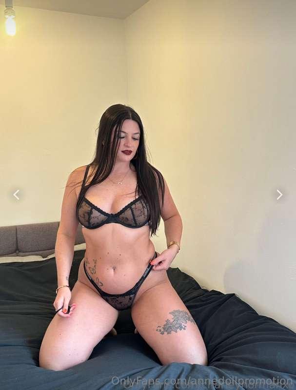 @itscharleyxo  Welcome to my curvy women world 📸  A lady in ..