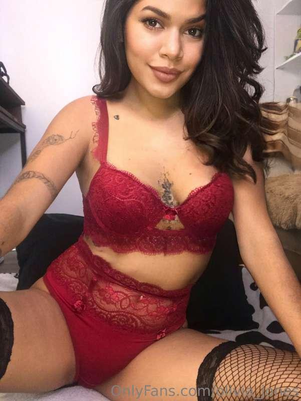 here waiting for my daddy🫦🤤 to come and spoil his naughty gi..