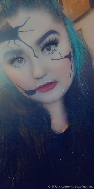 Spooky makeup for a spooky girl