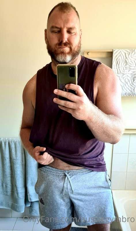 Post-gym strip tease feature speedos ;)