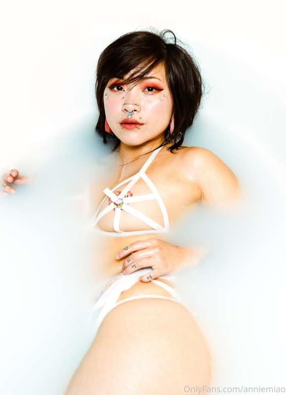 Rub a dub dub, Annie in a tub