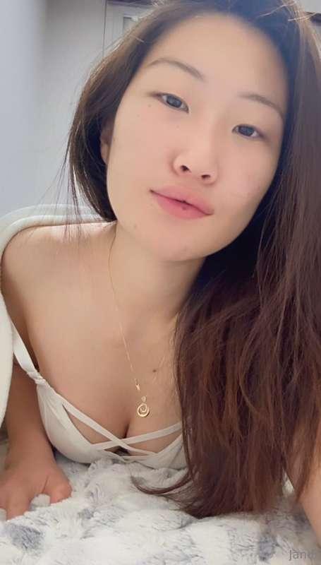 Some days I just wanna cuddle and send selfies👉👈