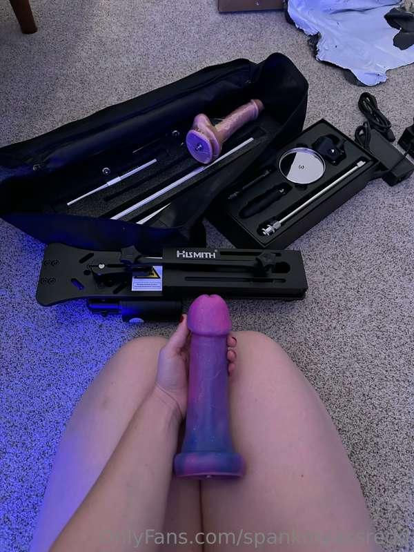 My fuck machine arrived 😍!! Christmas came early for us. Can..