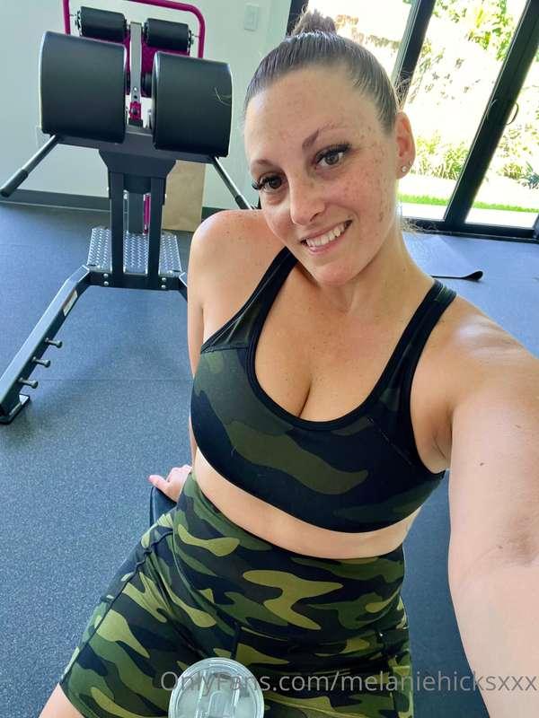 Just finished a nice workout!! Now time to work! #boobsweat ..