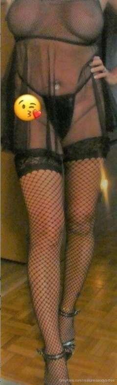 ...I'll spread my legs for you  💋.. if you ask nicely !!