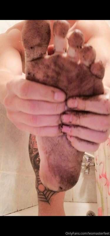 My feet look like this after a walk in the forest!!! 👽