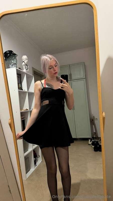 Feeling bold, wrapped in black, and wet with ideas💦🖤