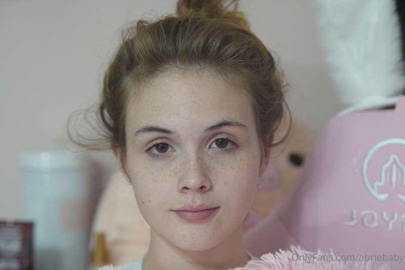 Boring no makeup selfie lol ...Just putting this out there f..