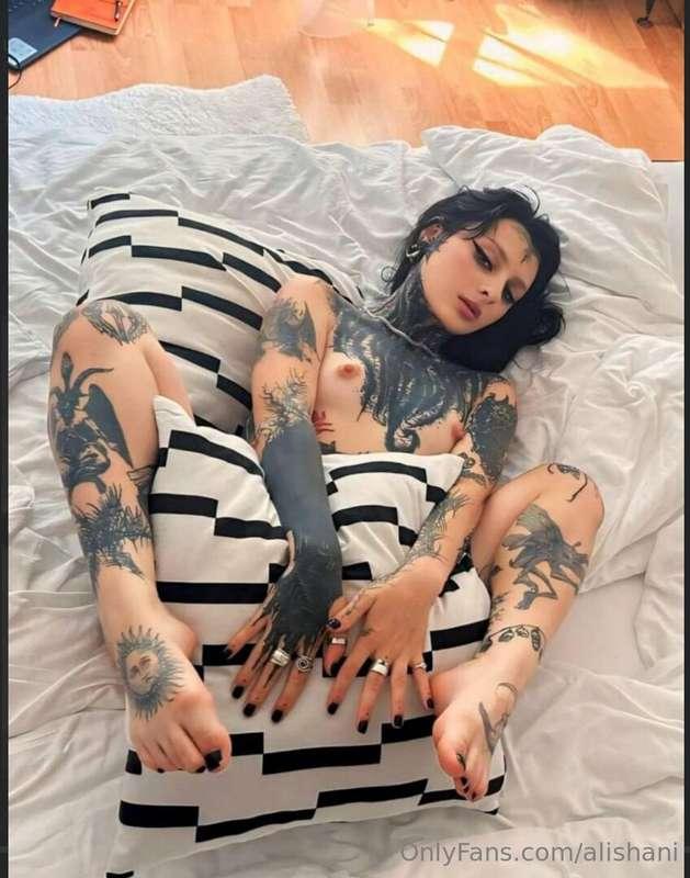## THIS CRAZY BITCH LOVES ANAL 🥵 @margotika Her juicy ass lo..