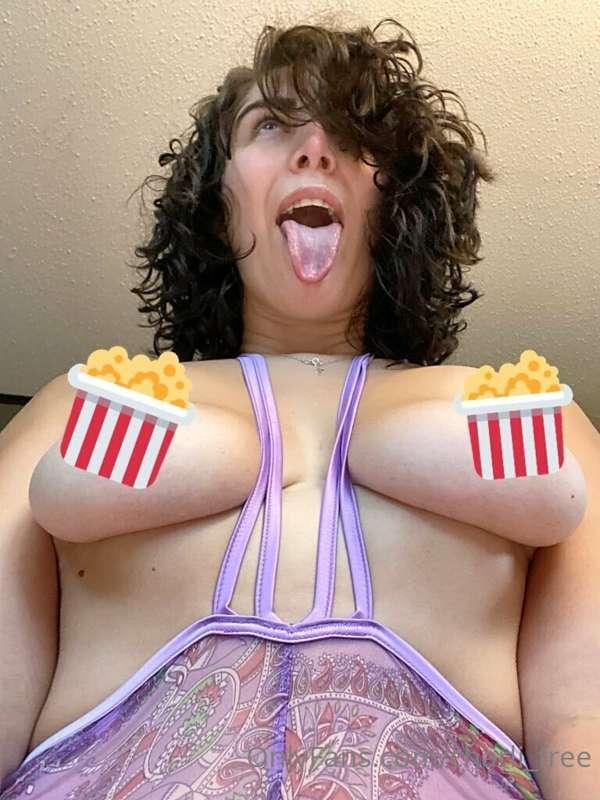Small photo dump!
Go subscribe to my paid OF for +700 vids! ..