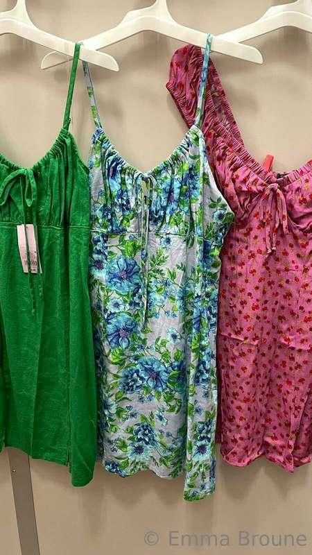 Tip $10 to vote what dress I should wear! 
**voters get to s..