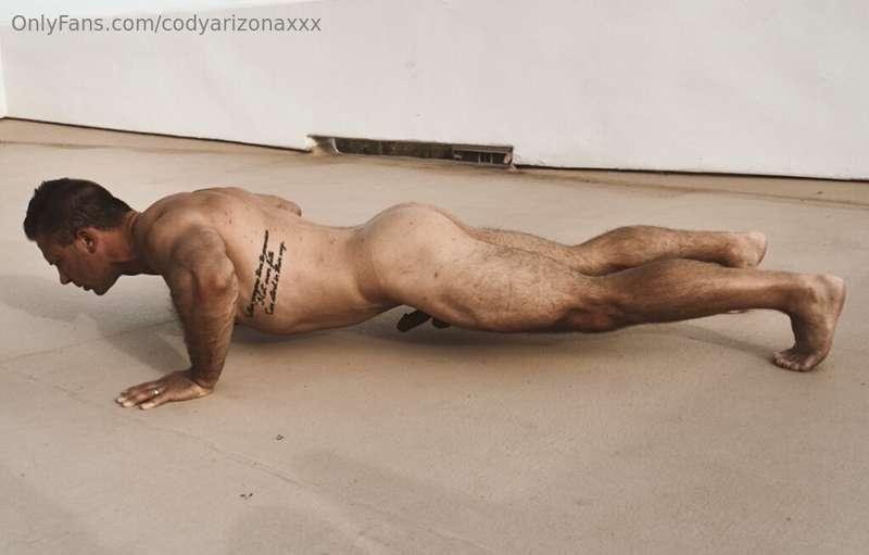 Hard body 💪🏻, hard cock🍆📸: @briankaminski 