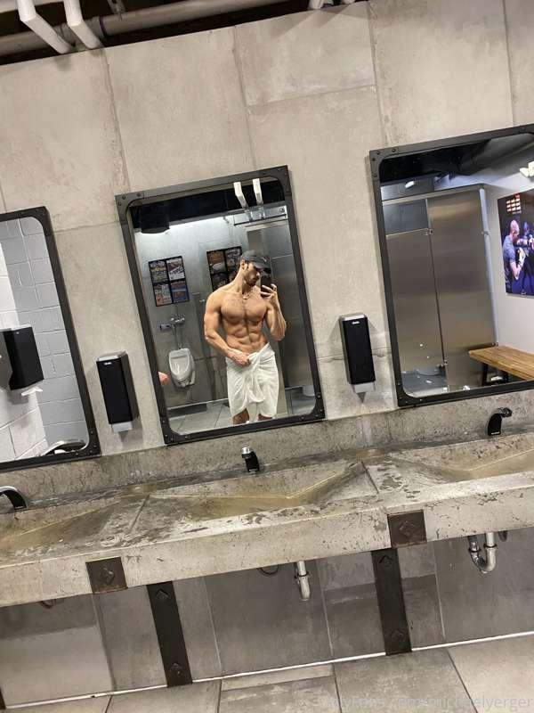 sauna time 🧖🏽‍♂️