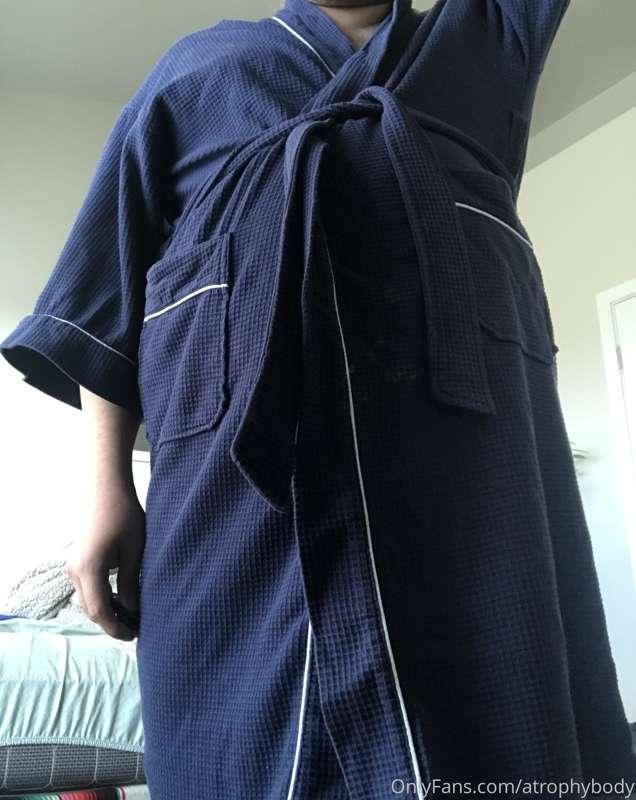 An open robe policy 🥰 still need to find a new robe. Maybe t..