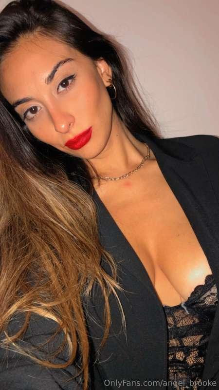 In 6 days is my birthday 🥳 I need present’s 🎁