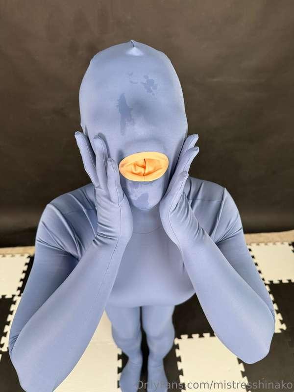 Sucking this dick feels even better in THIS zentai suit 🍆