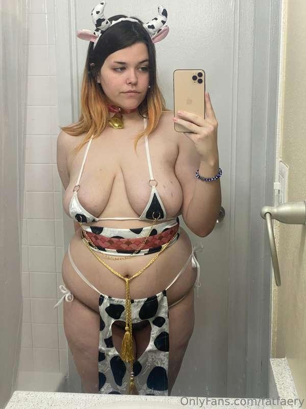 october 1st 🤍
can i be ur cow gf for halloween? i’ll let u m..