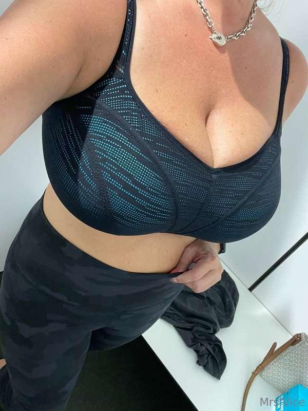 A little tease from the fitting room 😇😈