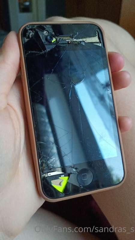 My old phone broken
I want buy new one,,, more popular model..
