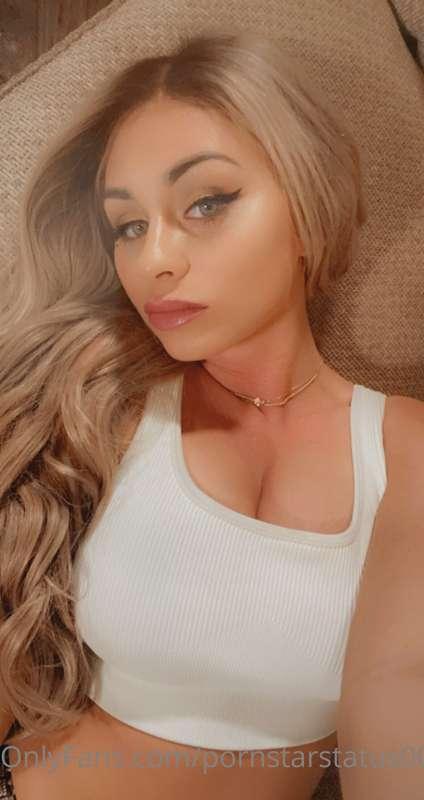 POV: I’m your girlfriend waking up from a midday nap. 😊💕😽
