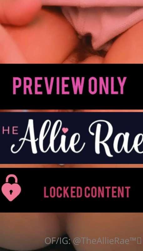 #54 | @theallierae | A little good morning cream-pie drip up..