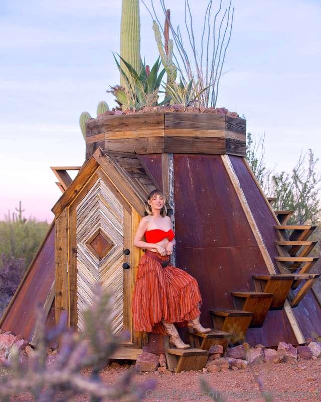 saraunderwood image #0