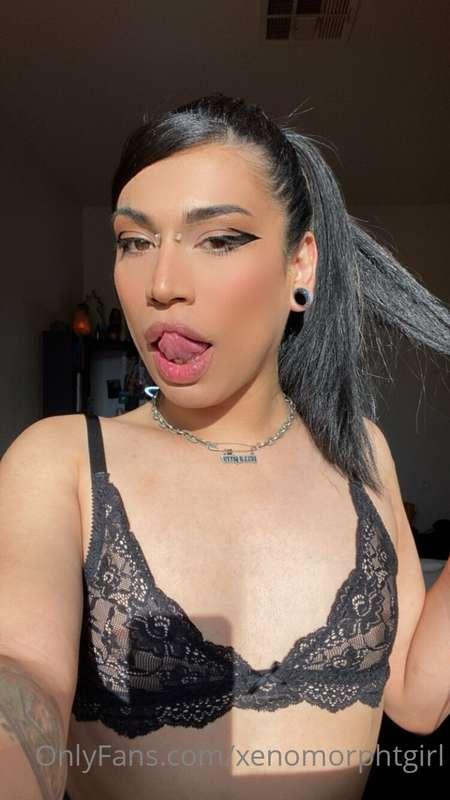 Hello Simps ✨
 I’m bored and hornyyyyy !!! 🥺😩 
Entertain me ..
