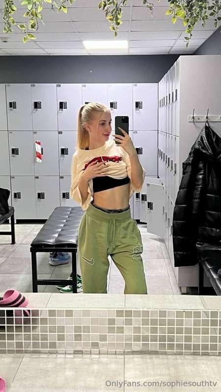 Dm me ur fav song rn 💗