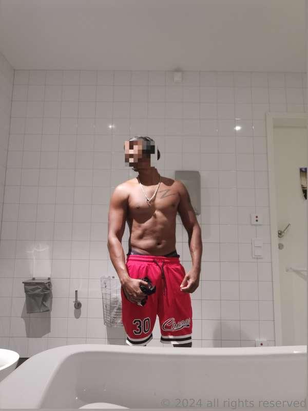 If you tip me, all my clothes fall off 😉 sleep tight u horny..