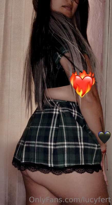 Feliz jueves dime que me harías asi vestida asi 😈