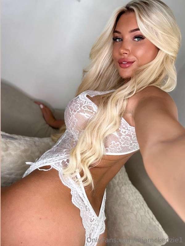 would u make the first move??😘
