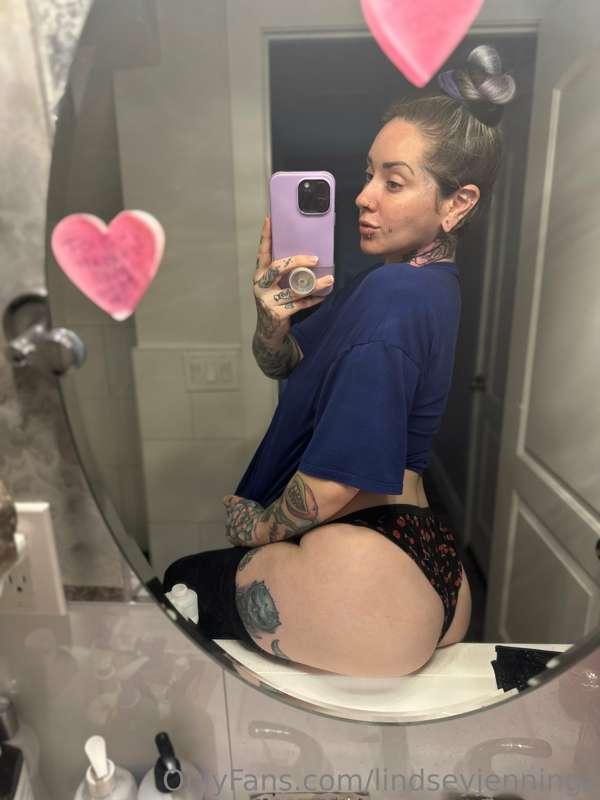 Lemme sit on your face okay? 💕