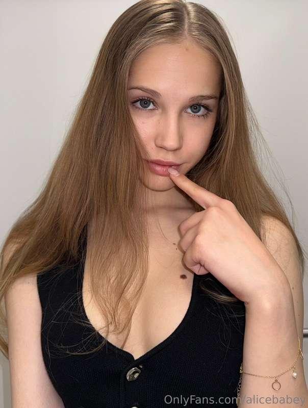 Write to her 👉@mini_kriss she is online now 🔞This hot kitty ..