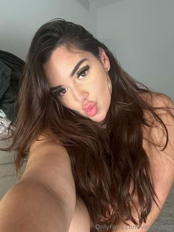 ngl kissing rly gets me going, do u like a good makeout sesh..