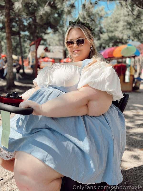 The fattest girl at the renfest 👸🏼