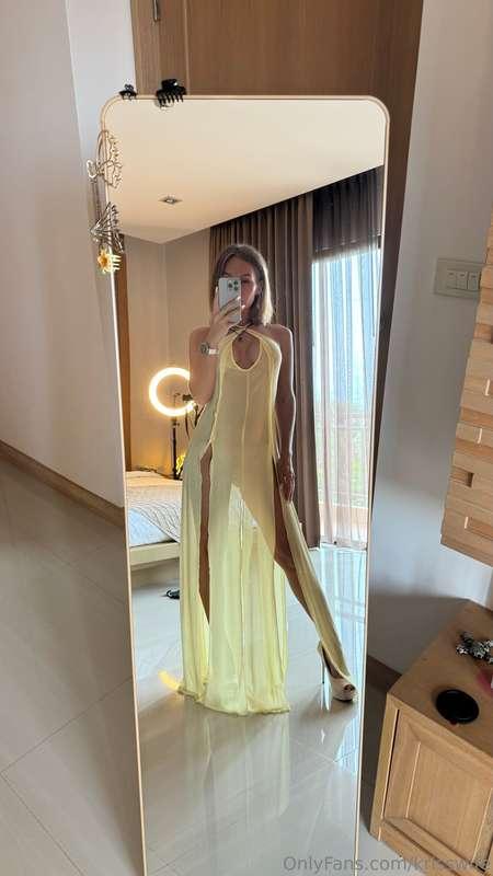 Step into a world of allure with my exclusive photo and vide..