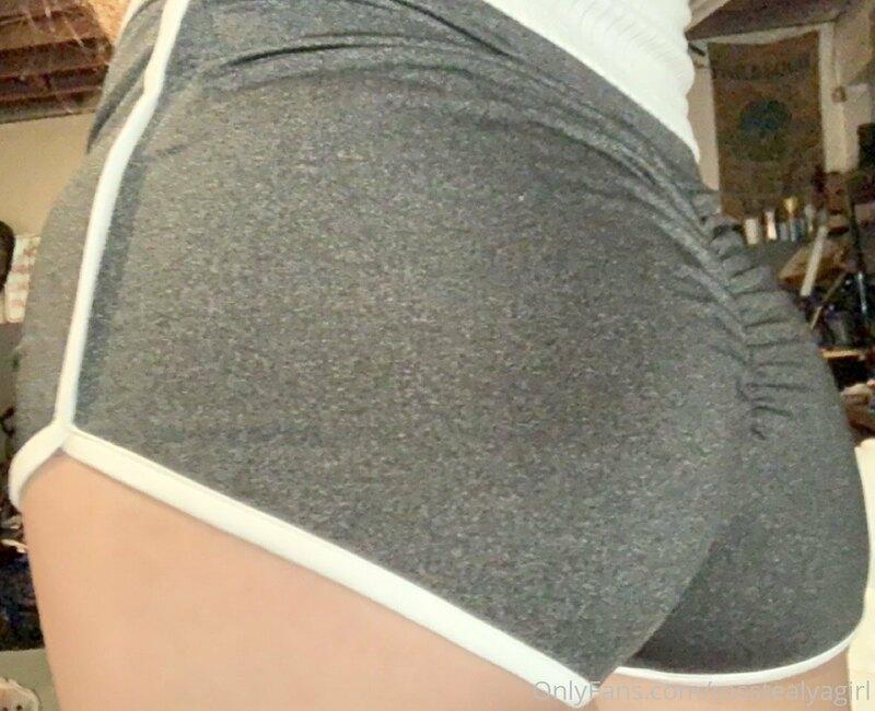 Slowly but surely trying on everything i got. ?❤️