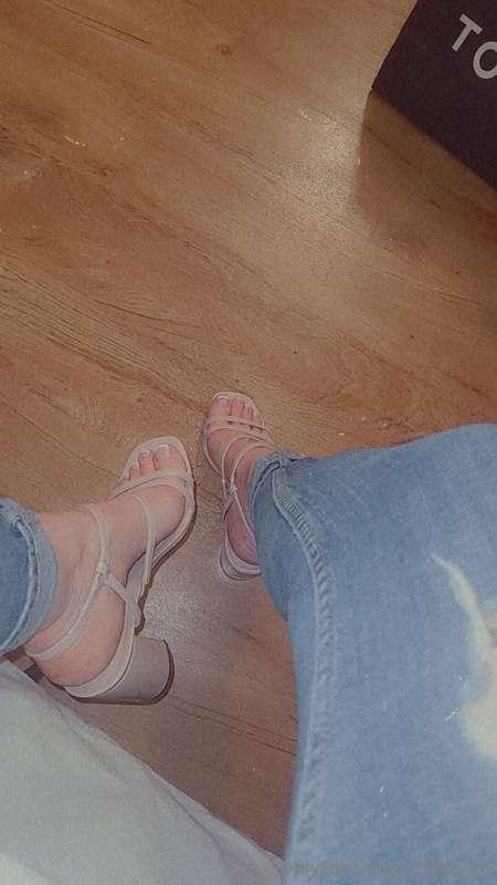 I'm celebrating my Birthday tonight!!! 🥳Found the perfect sh..