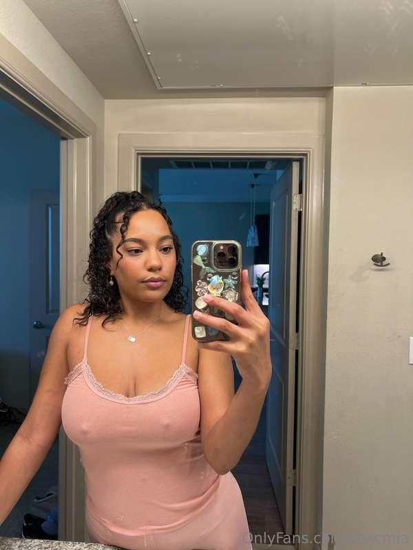 mirror selfie, because I’m cute like that 😘