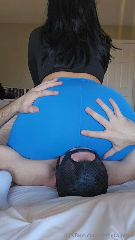 Can this big ass sit on your face or nah 😈😜