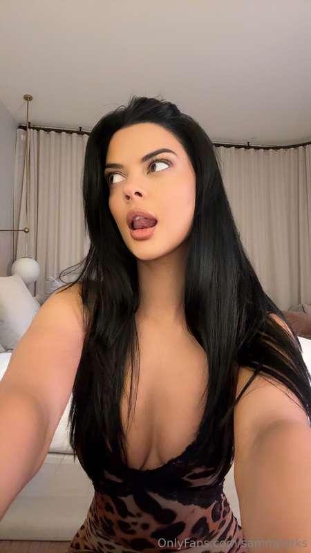 going live on @tiarnesimone page soon 💅