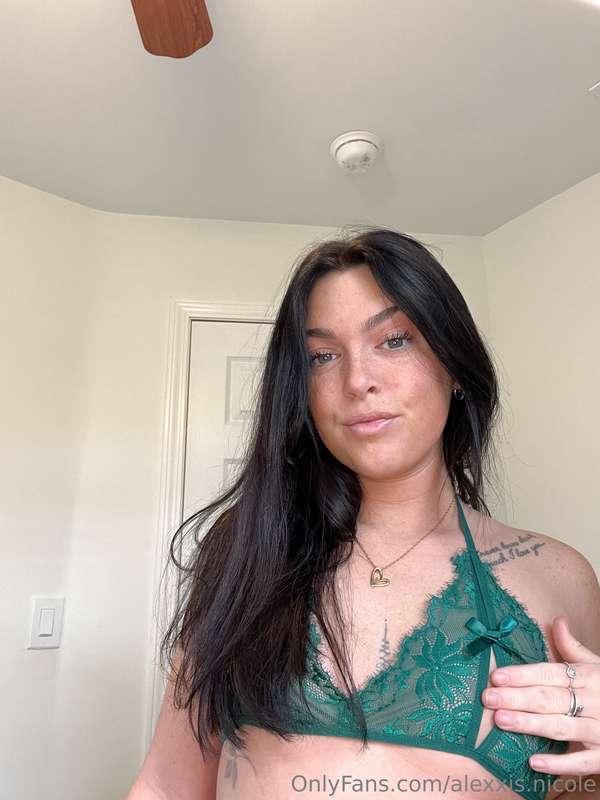 since st patty's day is tomorrow im wearing green for you💚🍀