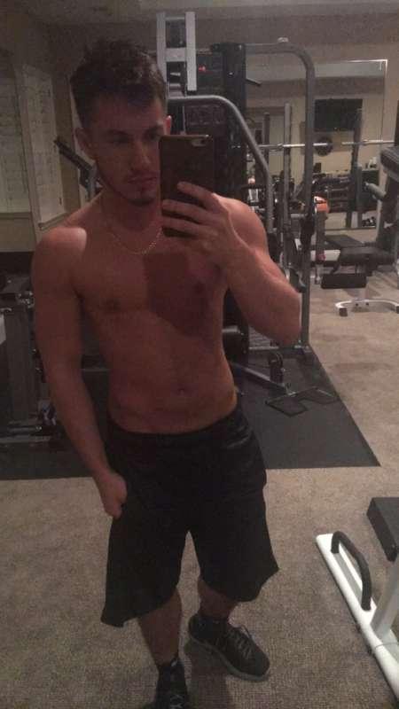 Shirtless gym workouts are are the best