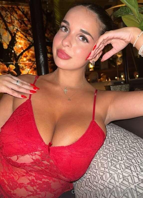 Sexy in red 🌶️ Tip me how much you like it...