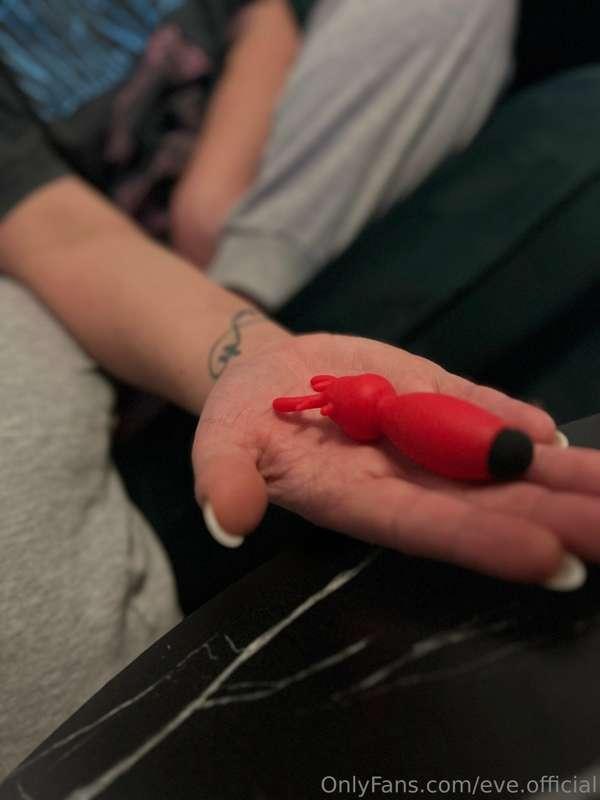 eve.official image #0