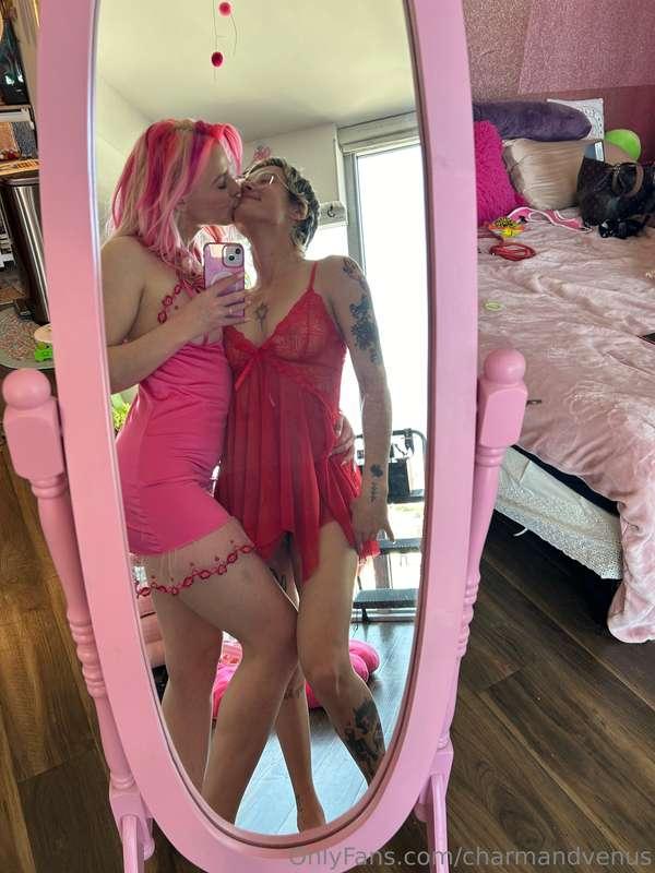 Best part about living together is getting to swap outfits w..