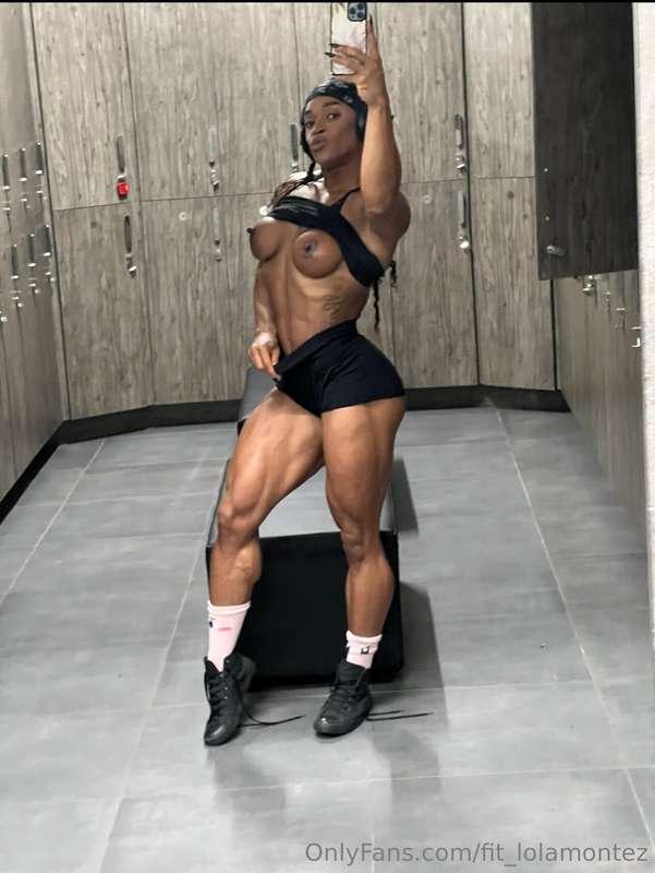 Gym Selfie 🤳 Kirby Socks 👾