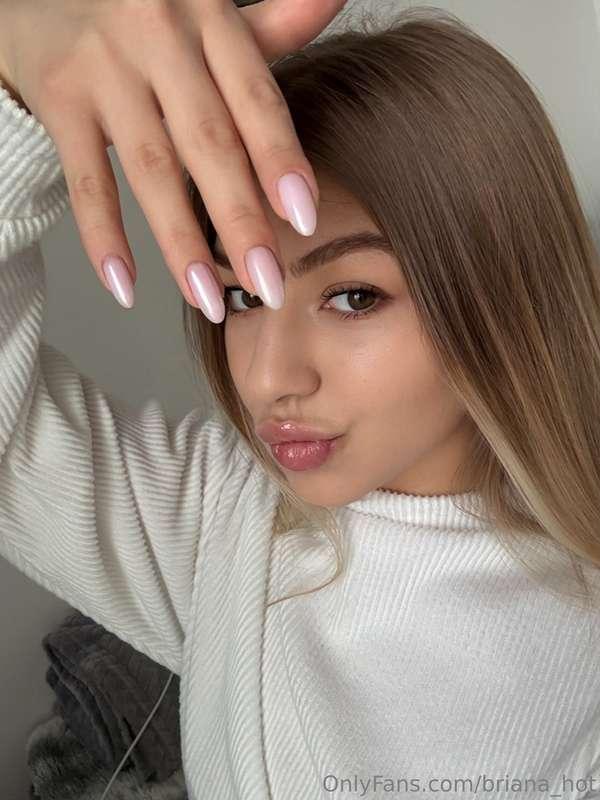 I love experimenting with style and trying something new! 💅 ..