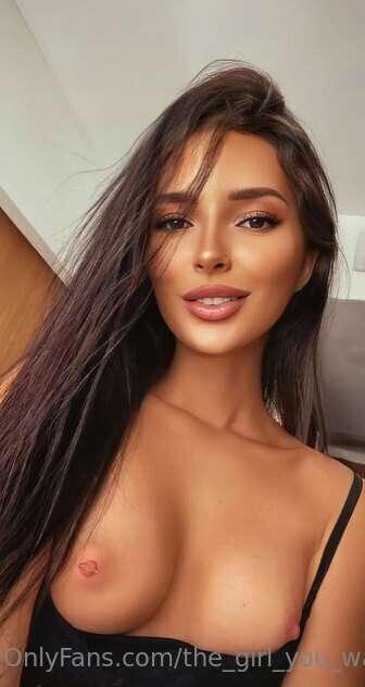 𝐇𝐨𝐭 𝐛𝐫𝐮𝐧𝐞𝐭𝐭𝐞 𝐛𝐚𝐛𝐞 @angelina_crystal 𝐫𝐞𝐚𝐝𝐲 𝐭𝐨 𝐩𝐥𝐚𝐲 with you r..